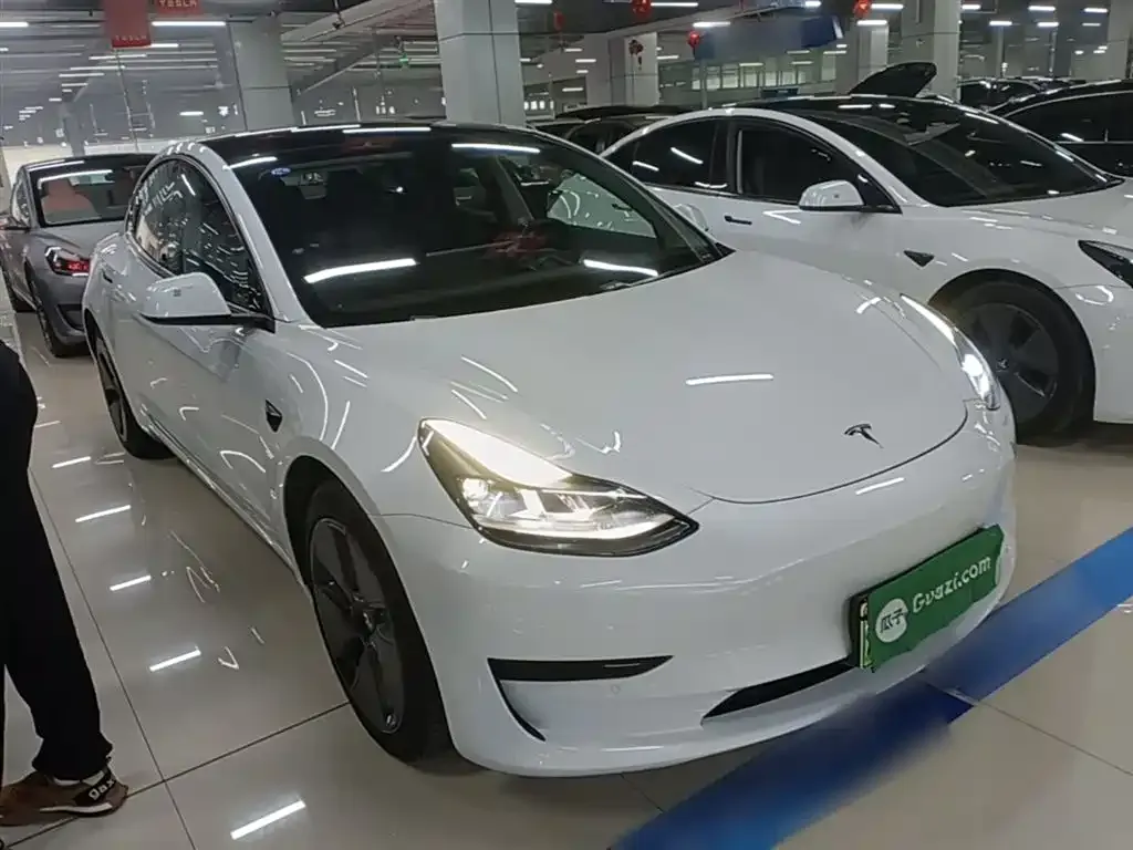 Tesla Model 3 — фото 3