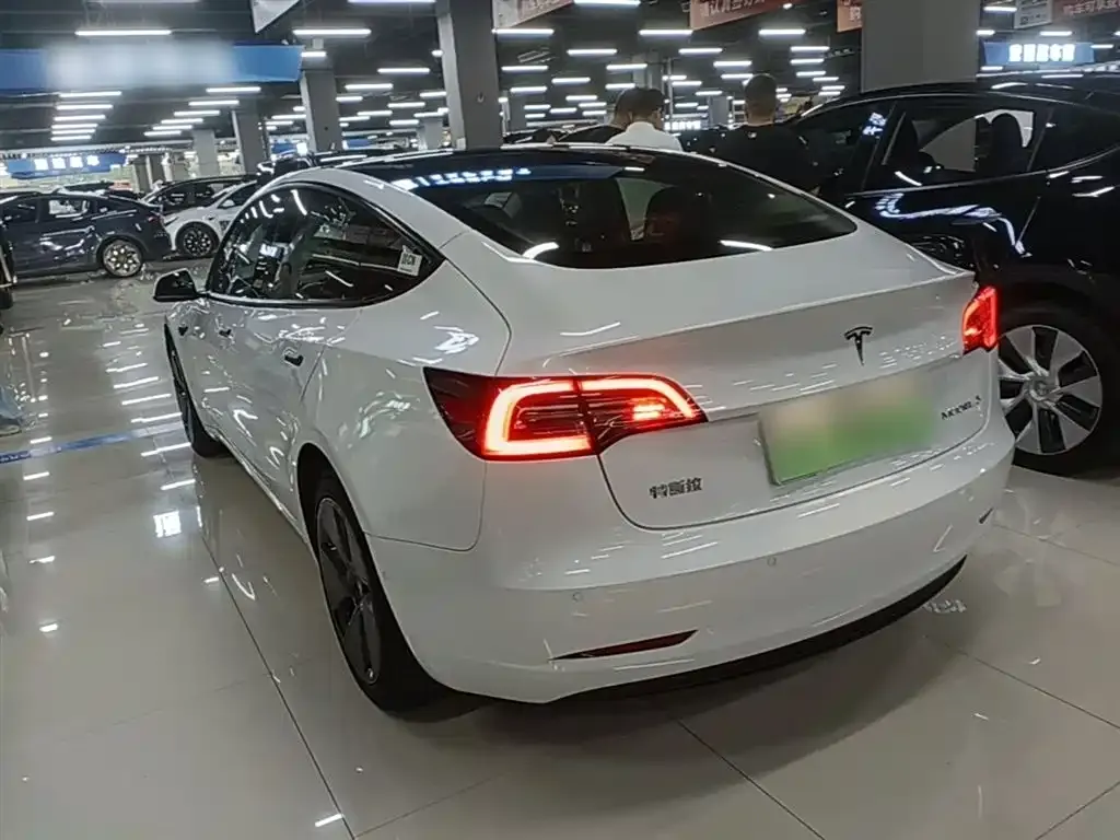 Tesla Model 3 — фото 6