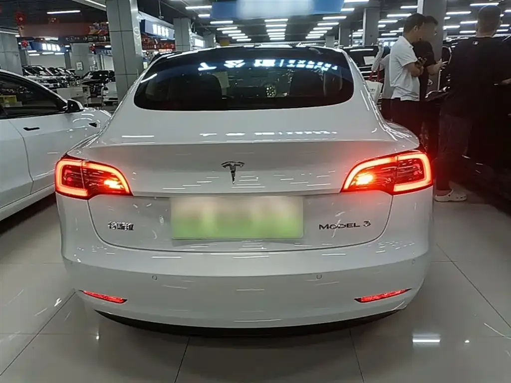 Tesla Model 3 — фото 5