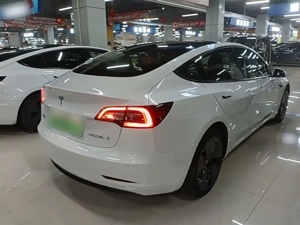 Tesla Model 3 — фото 8