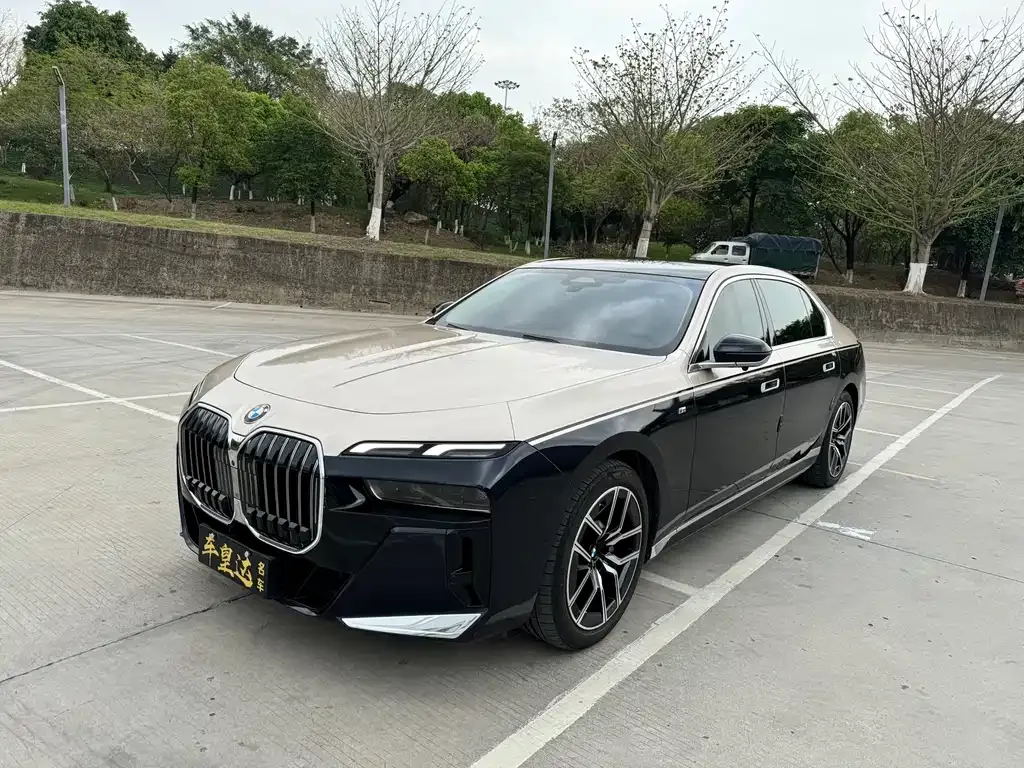 BMW 7 Series — фото 1