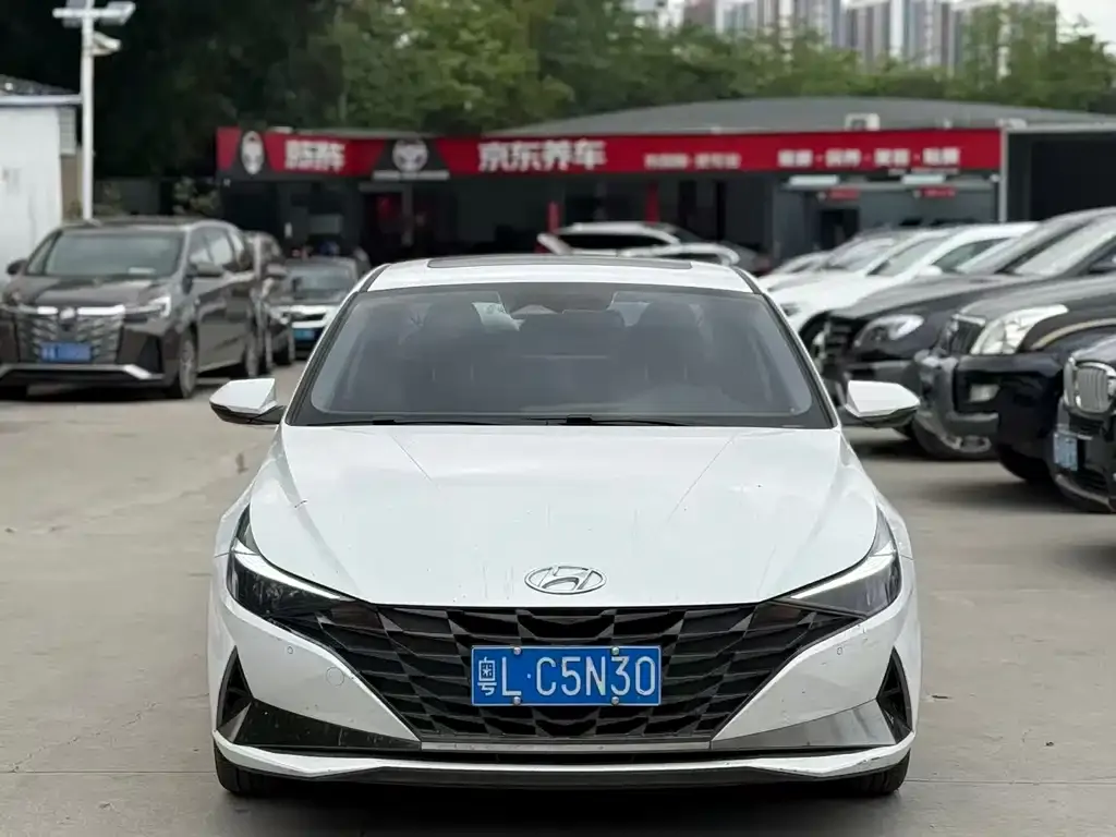 Hyundai Elantra — фото 2