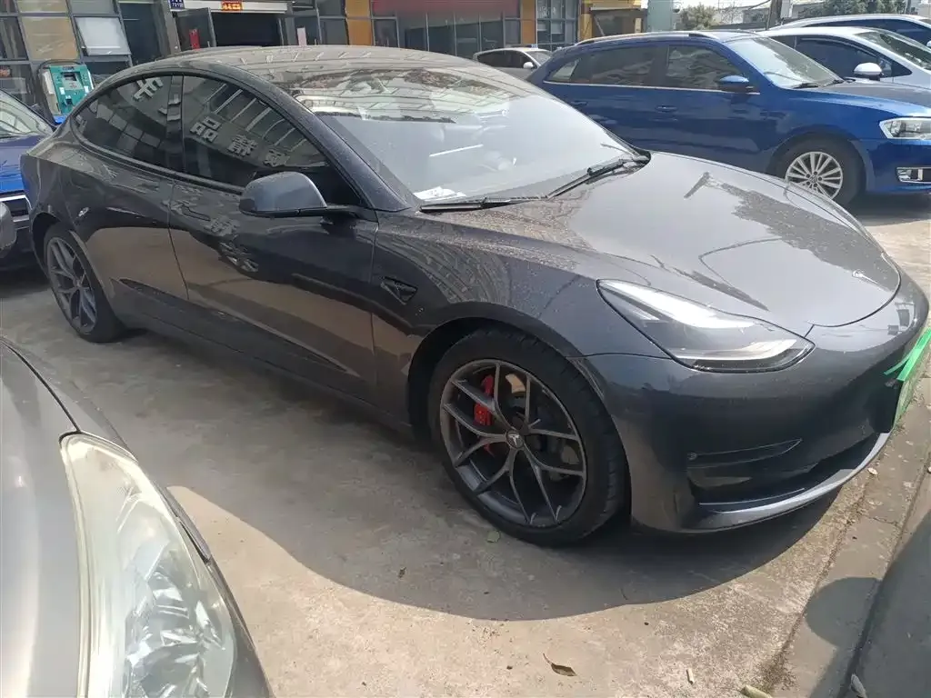 Tesla Model 3 — фото 4