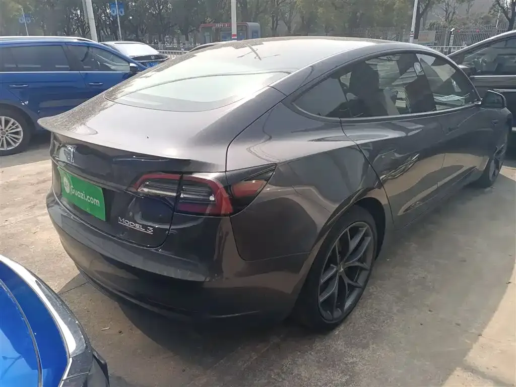 Tesla Model 3 — фото 9