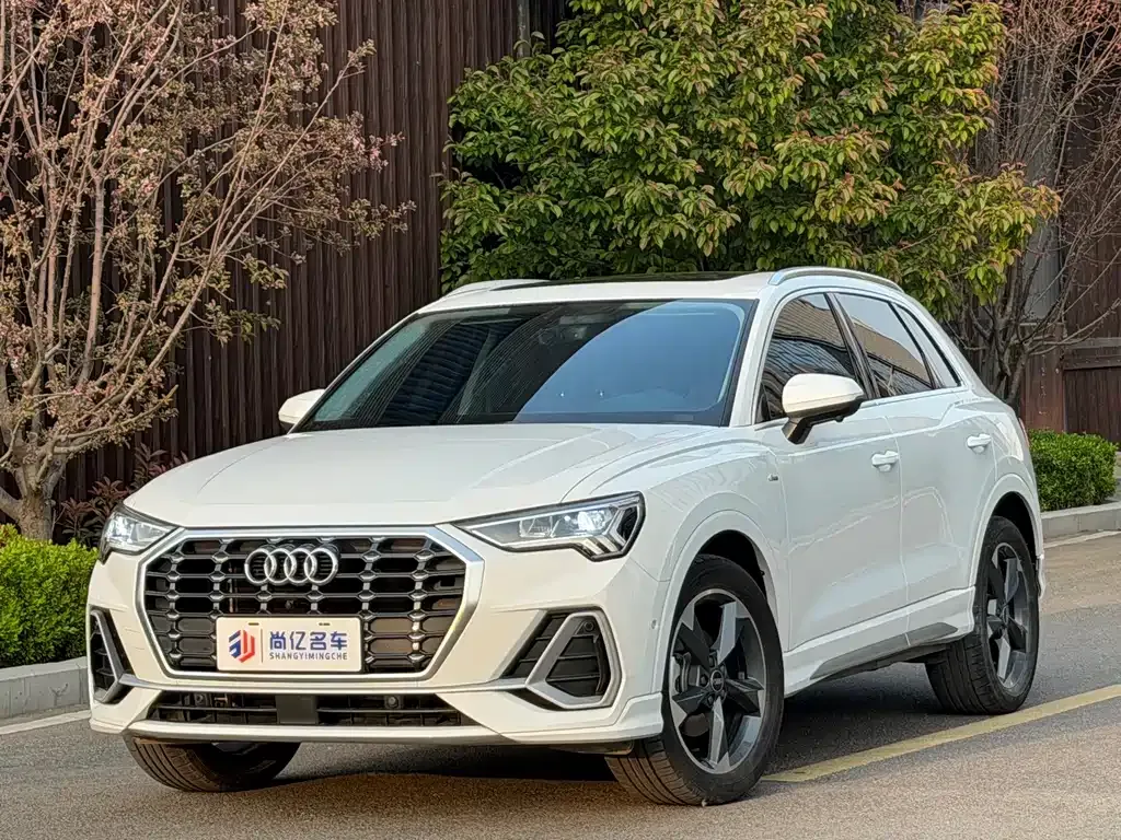 Audi Q3 — фото 1