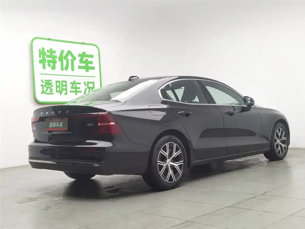 Volvo S60 2025 из CN, фото 2