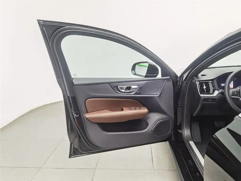 Volvo S60 2025 из CN, фото 6
