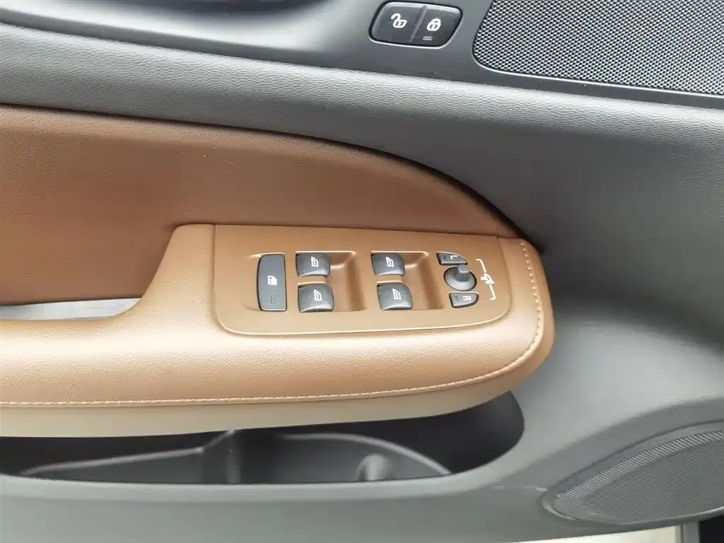 Volvo S60 2025 из CN, фото 7