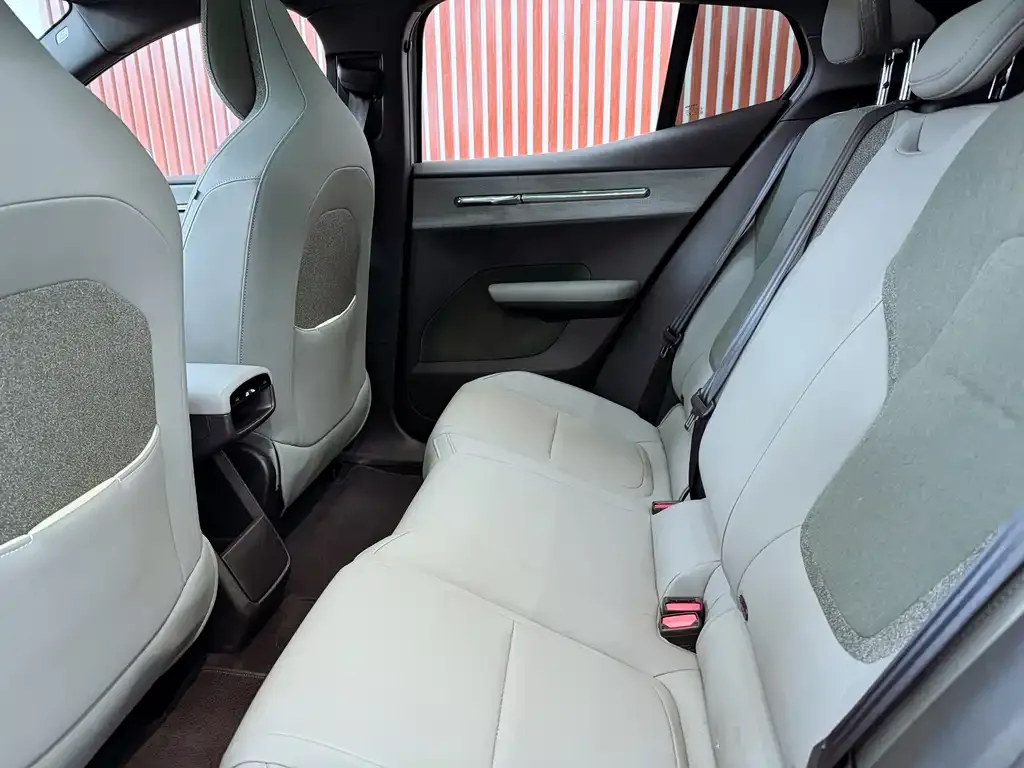 Volvo EX30 2024 из CN, фото 4