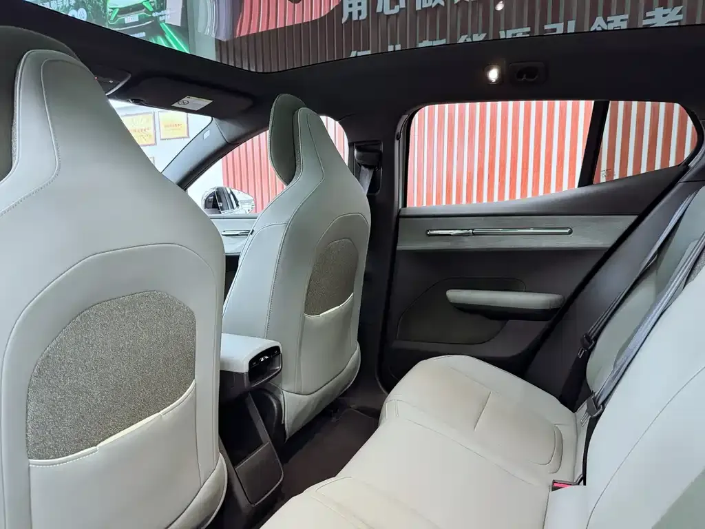 Volvo EX30 2024 из CN, фото 7