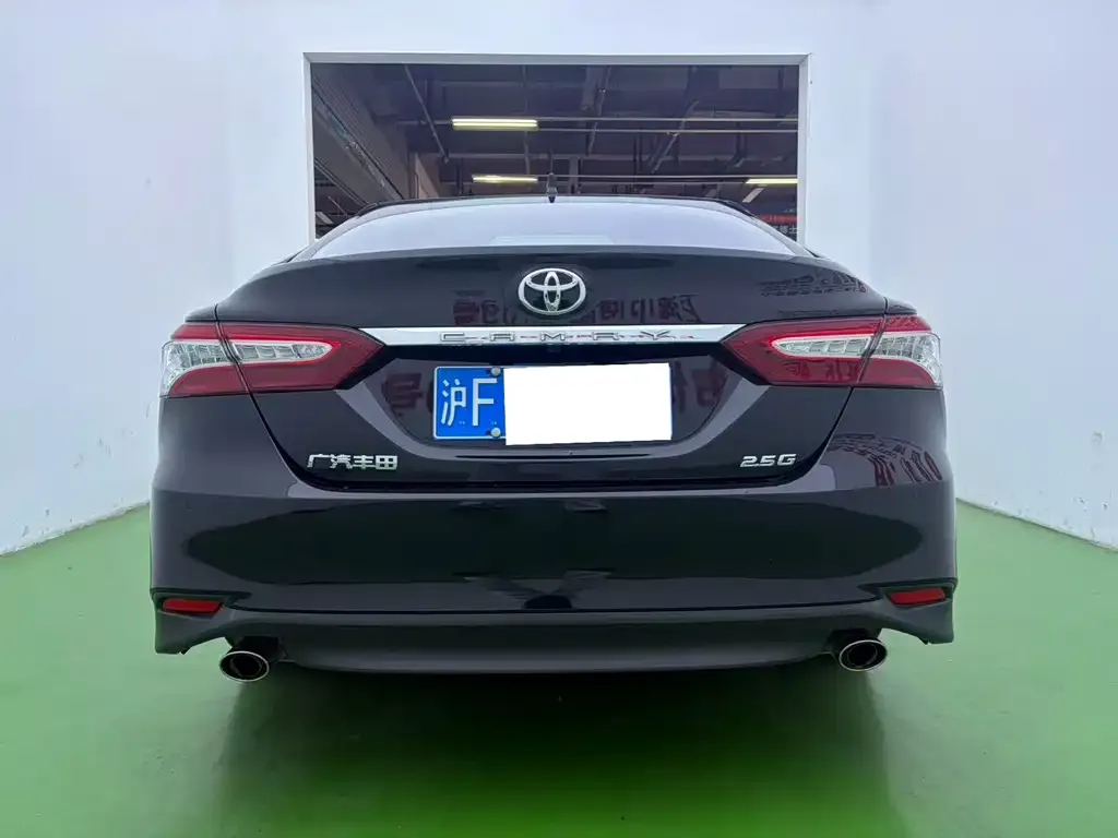 Toyota Camry — фото 3