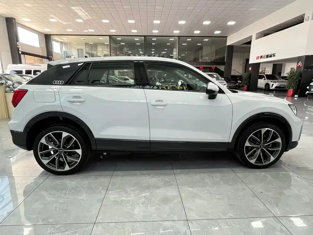 Audi Q2L 2024 из CN, фото 4
