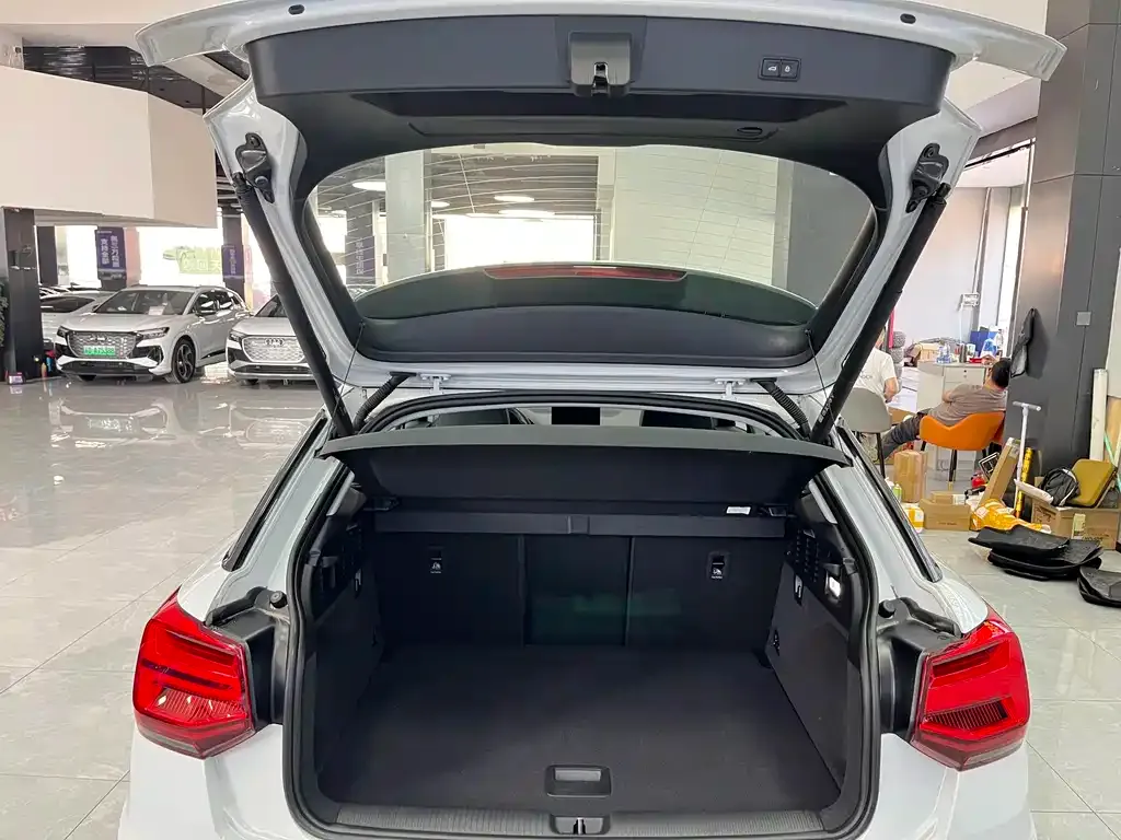Audi Q2L 2024 из CN, фото 2
