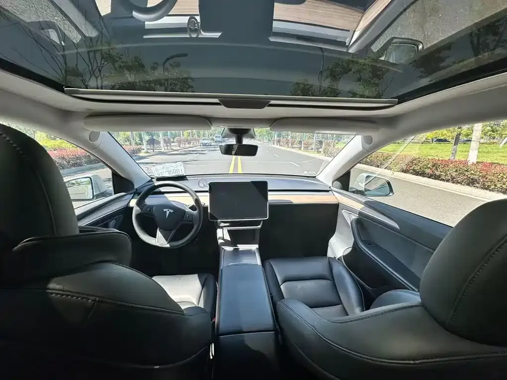 Tesla Model Y — фото 4