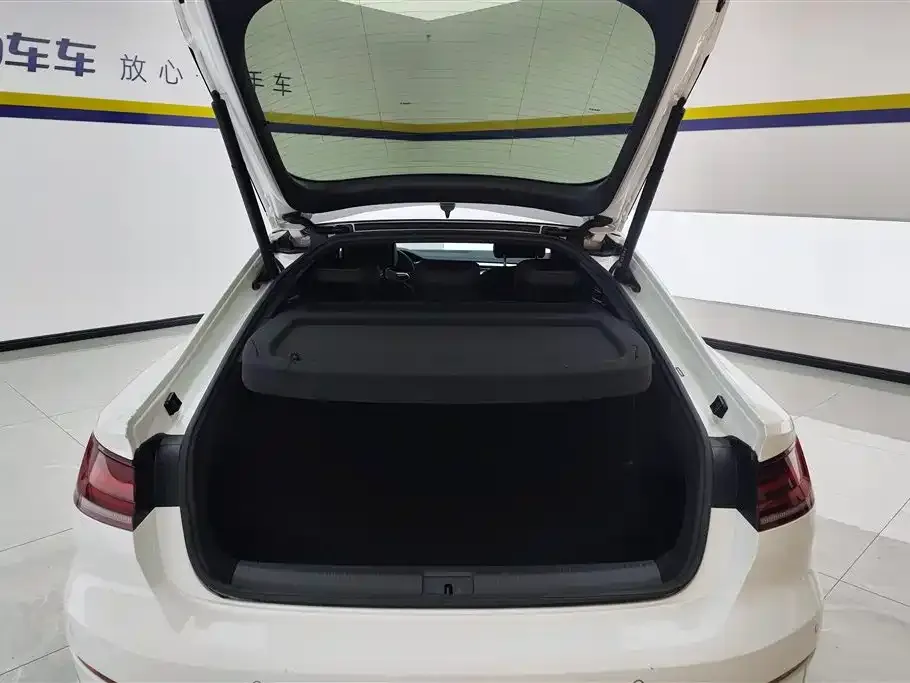 Volkswagen CC 2023 из CN, фото 10