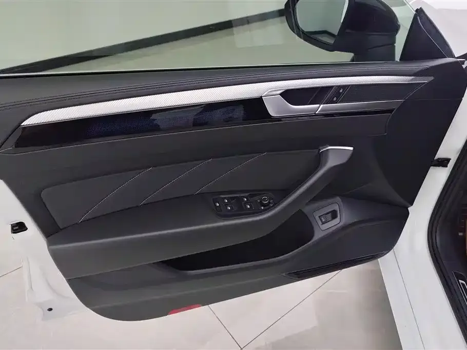 Volkswagen CC 2023 из CN, фото 2