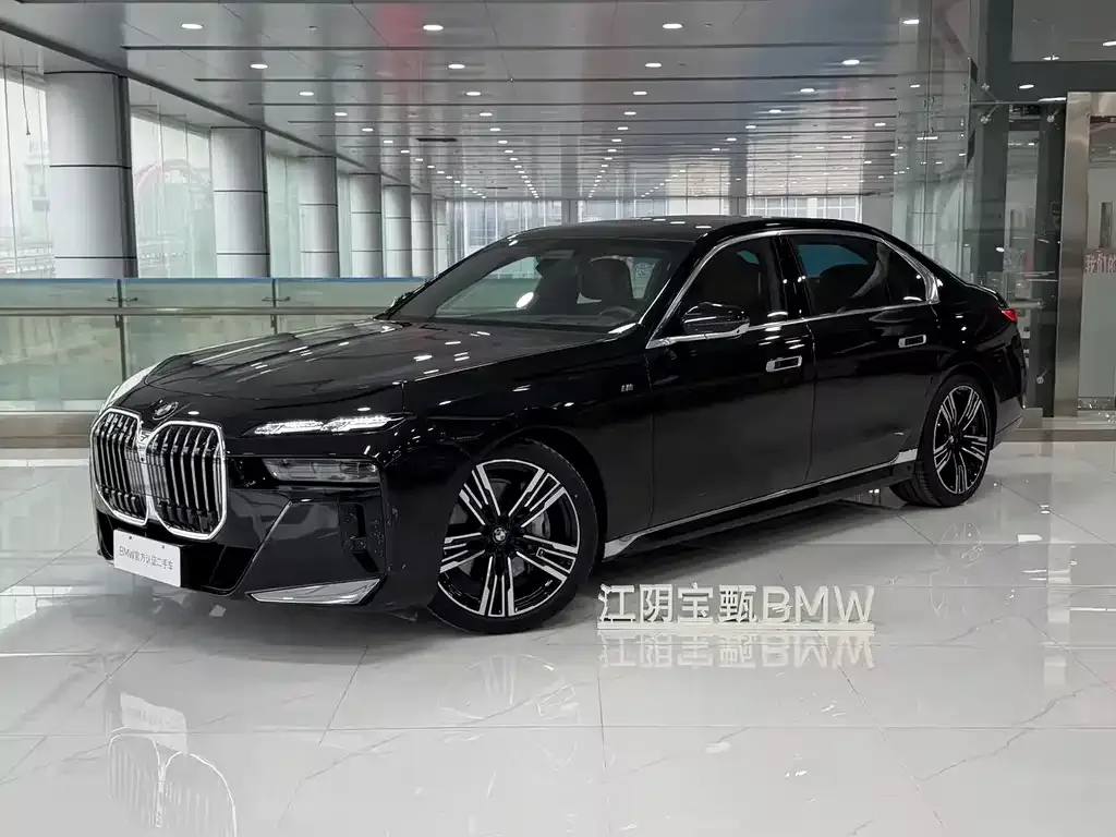 BMW 7 Series — фото 1