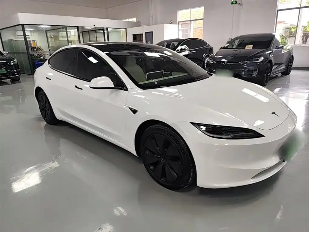 Tesla Model 3 — фото 9