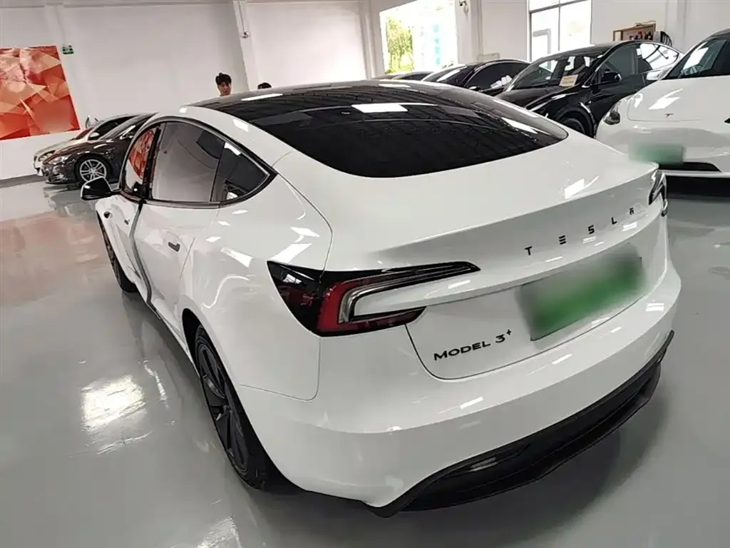 Tesla Model 3 — фото 3