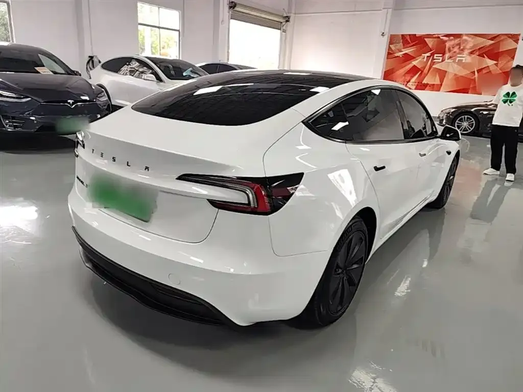 Tesla Model 3 — фото 6