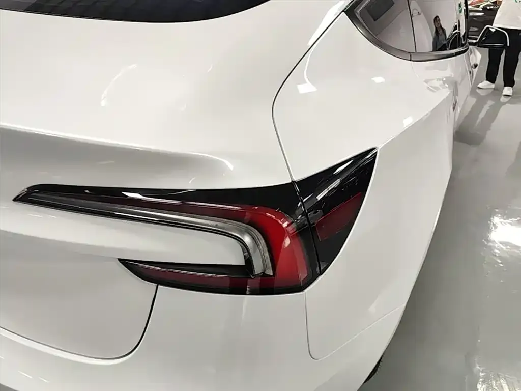 Tesla Model 3 — фото 4