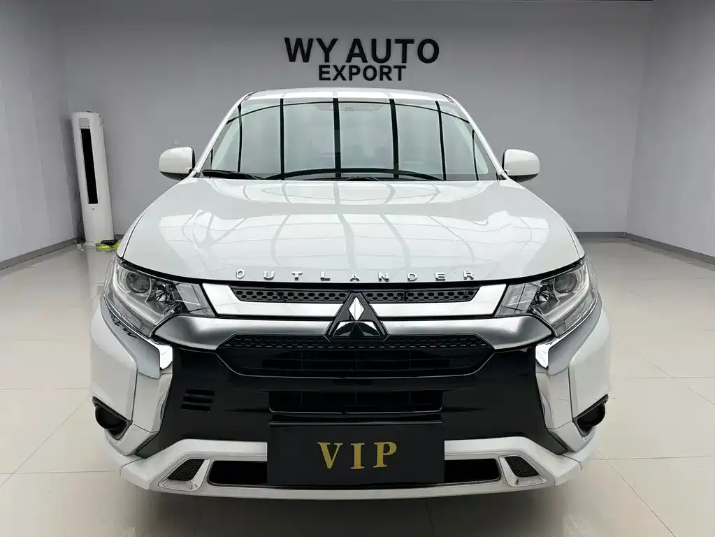 Mitsubishi Outlander — фото 1