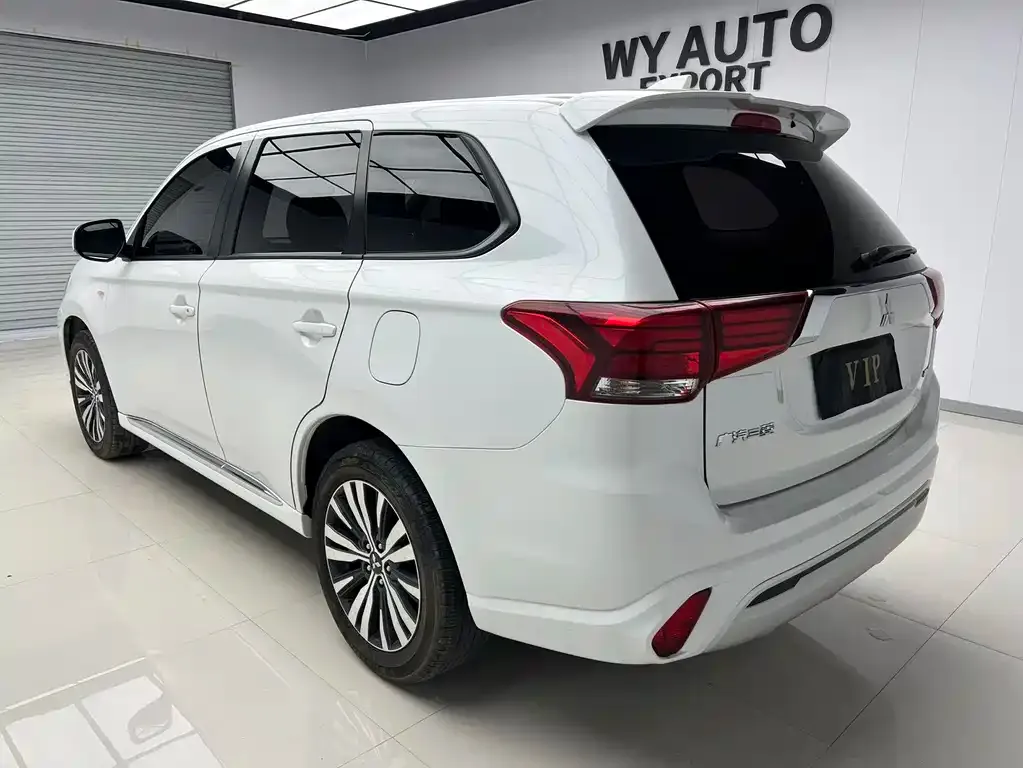 Mitsubishi Outlander — фото 4