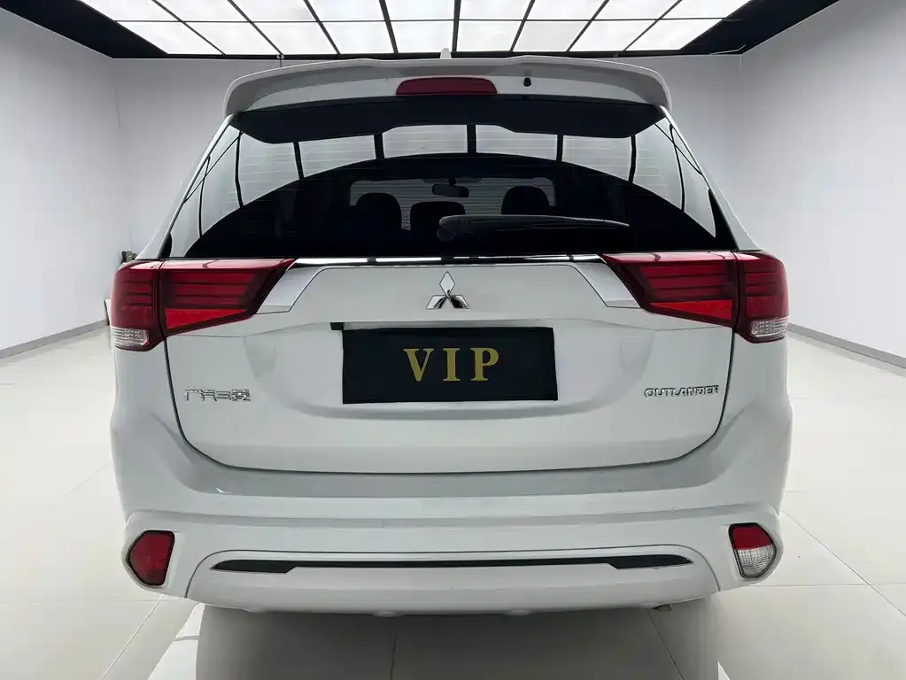 Mitsubishi Outlander — фото 2