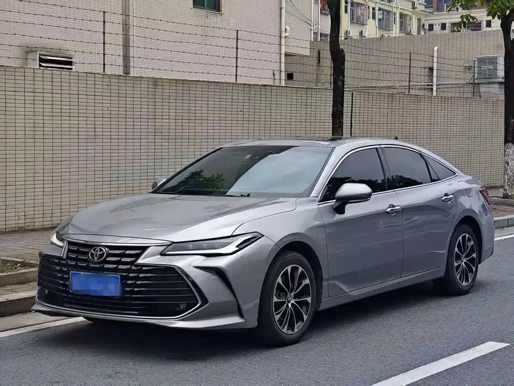 Toyota Avalon — фото 1