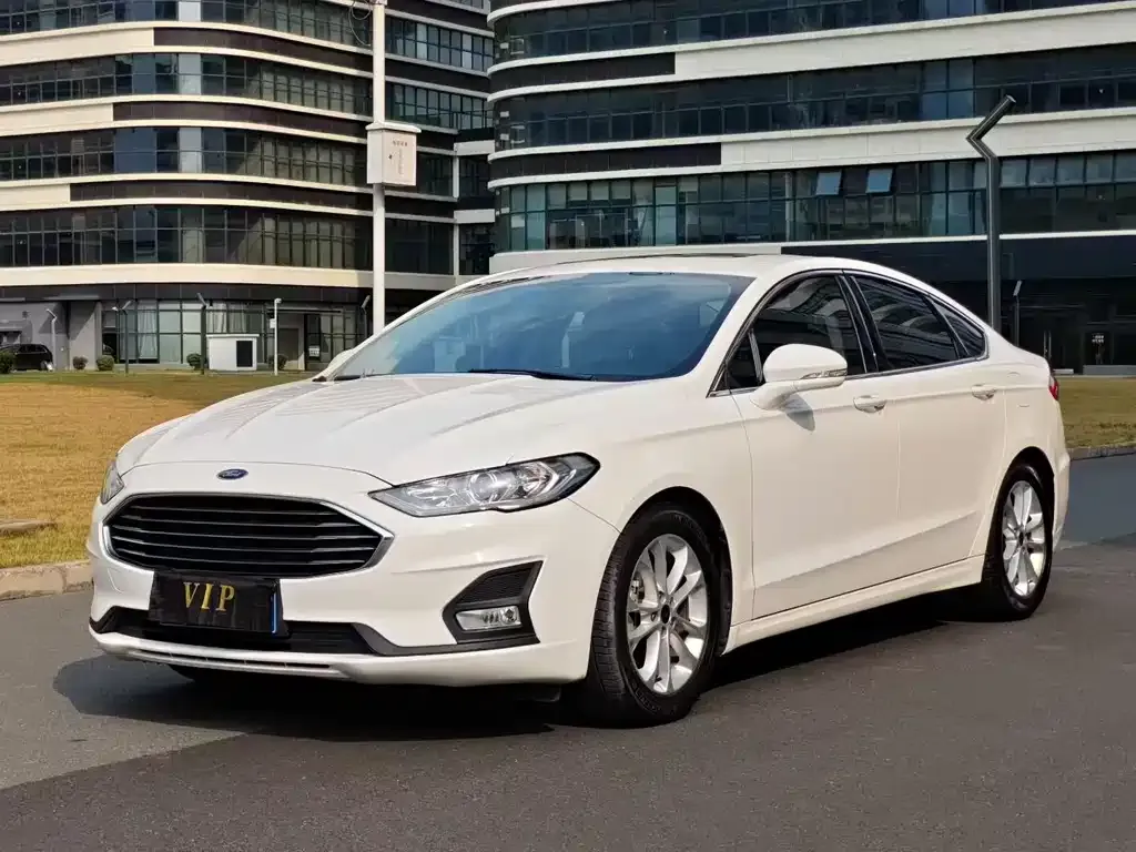 Ford Mondeo — фото 1
