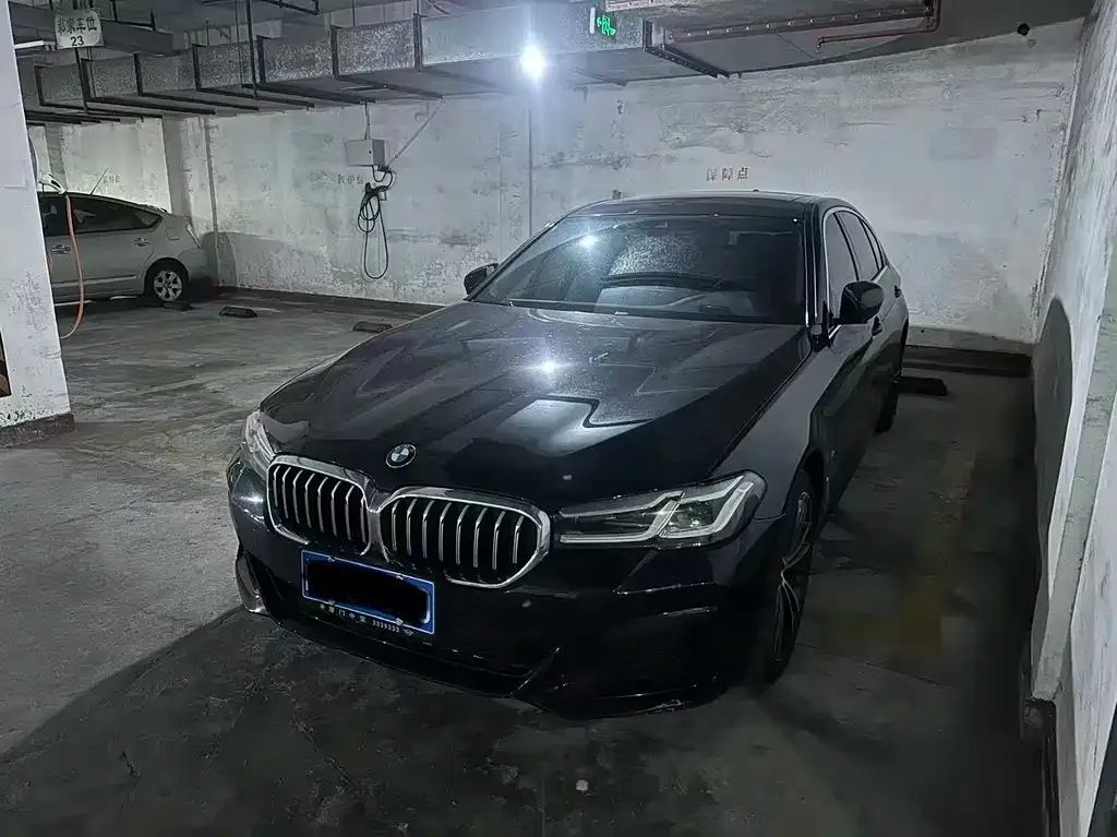 BMW 5 Series — фото 1