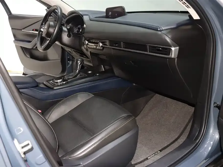 Mazda CX-30 2021 из CN, фото 2