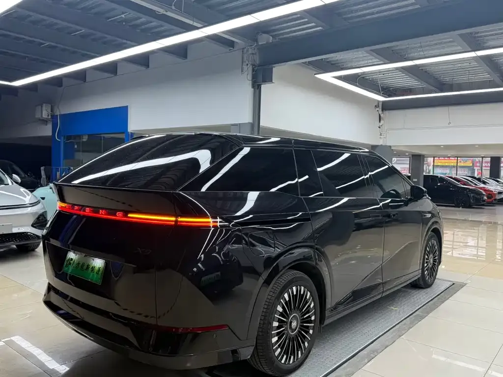 XPeng X9 — фото 2