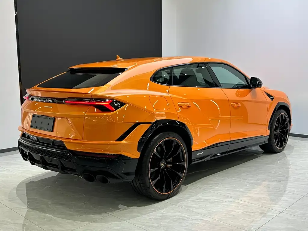 Lamborghini Urus — фото 10