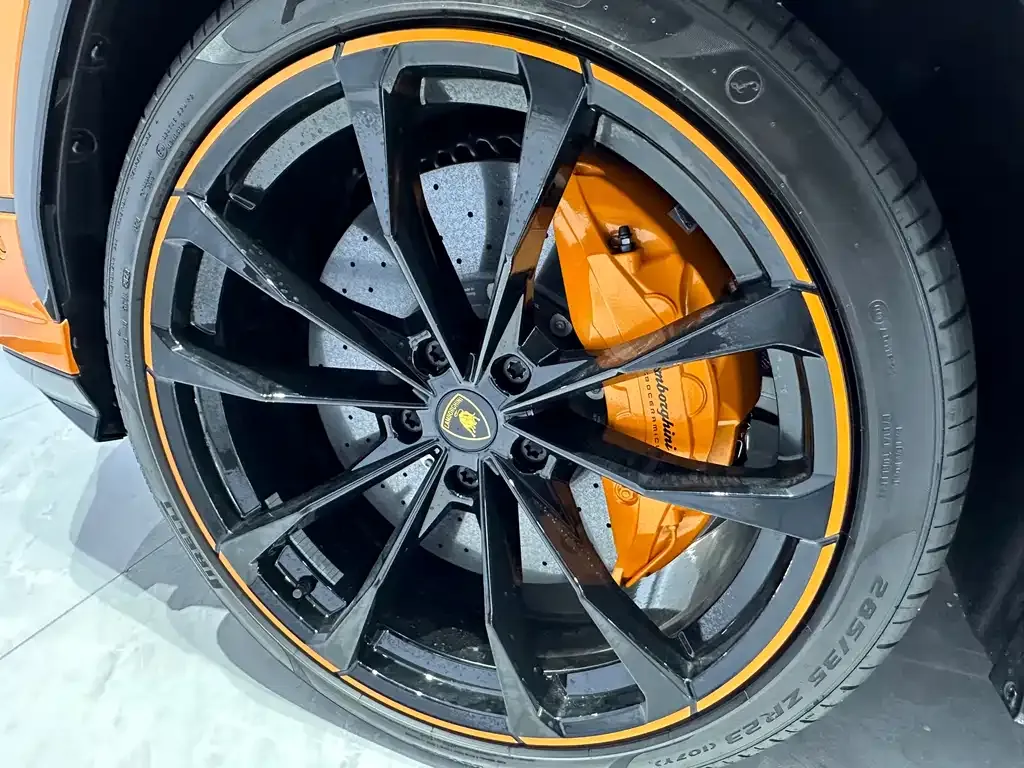 Lamborghini Urus — фото 6