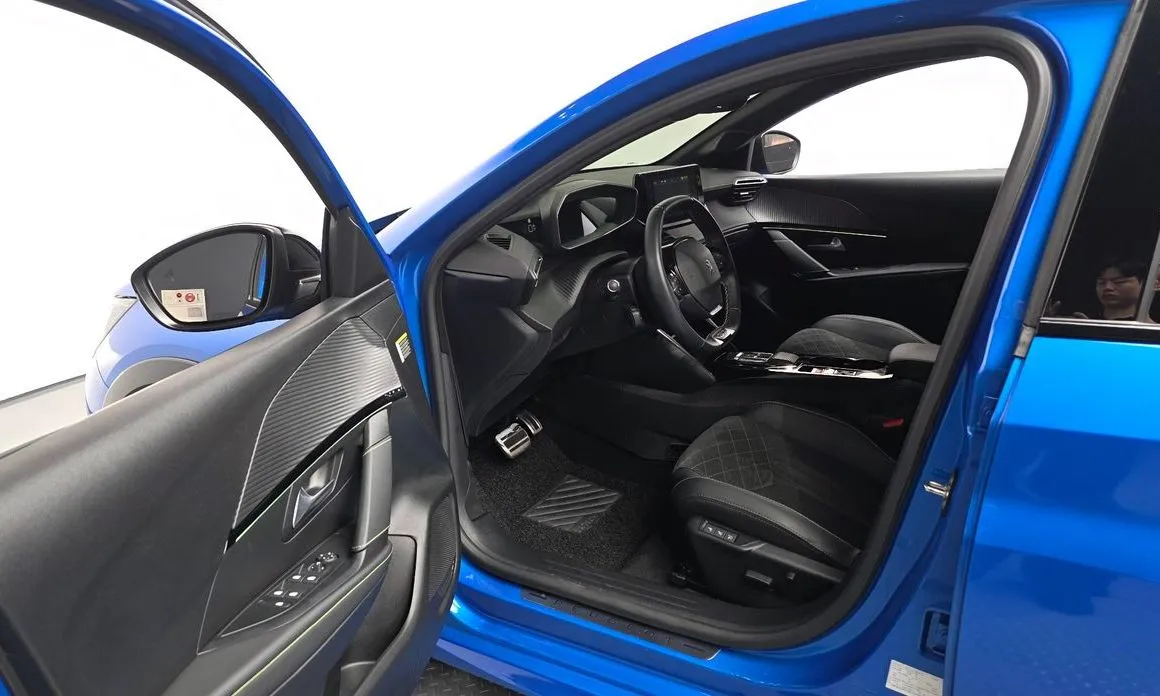 Peugeot 208 2023 из KR, фото 9