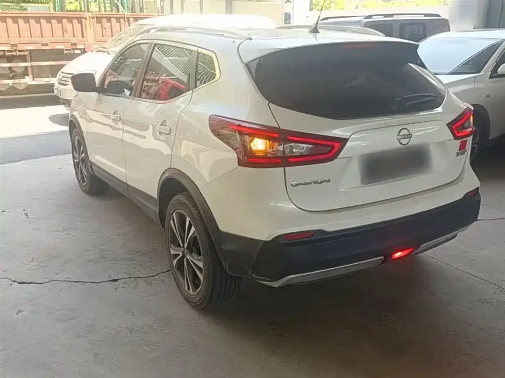 Nissan Qashqai — фото 7