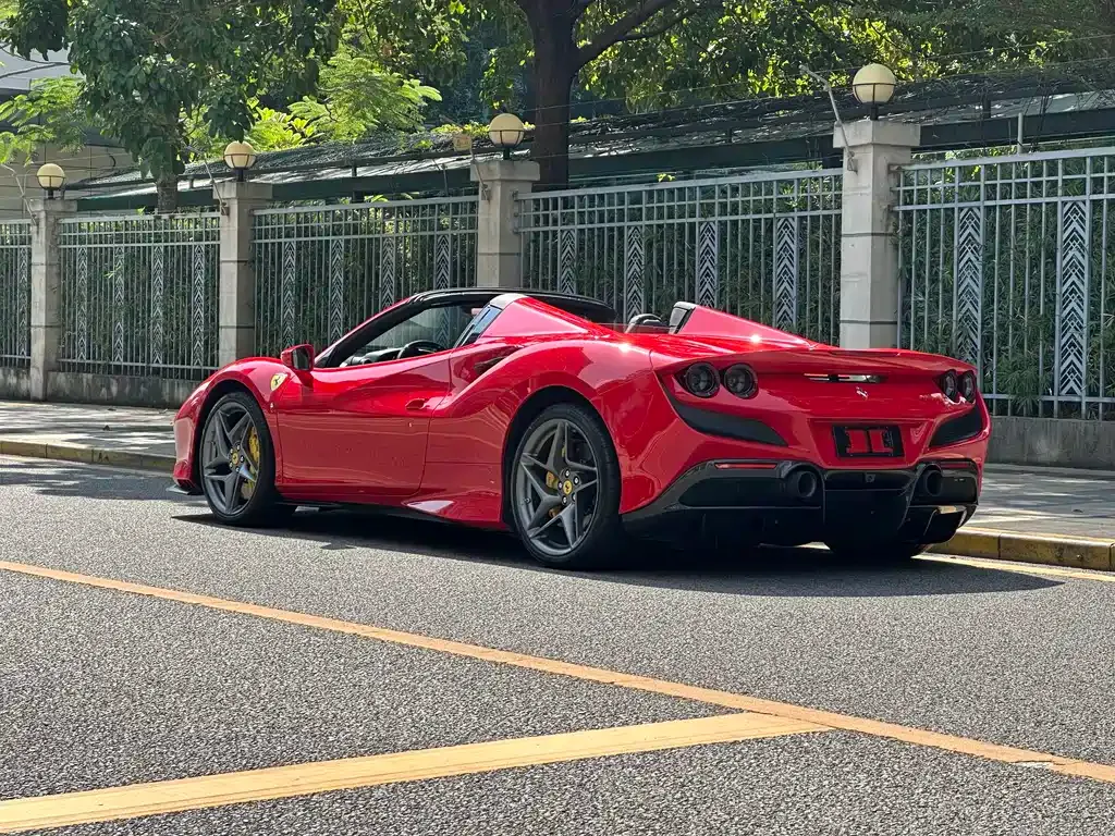 Ferrari F8 — фото 9