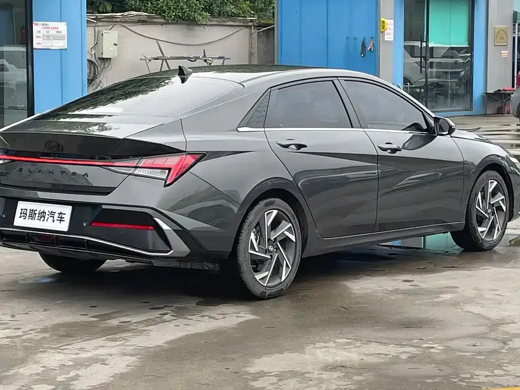 Hyundai Elantra — фото 2