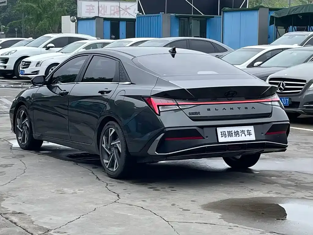 Hyundai Elantra — фото 10