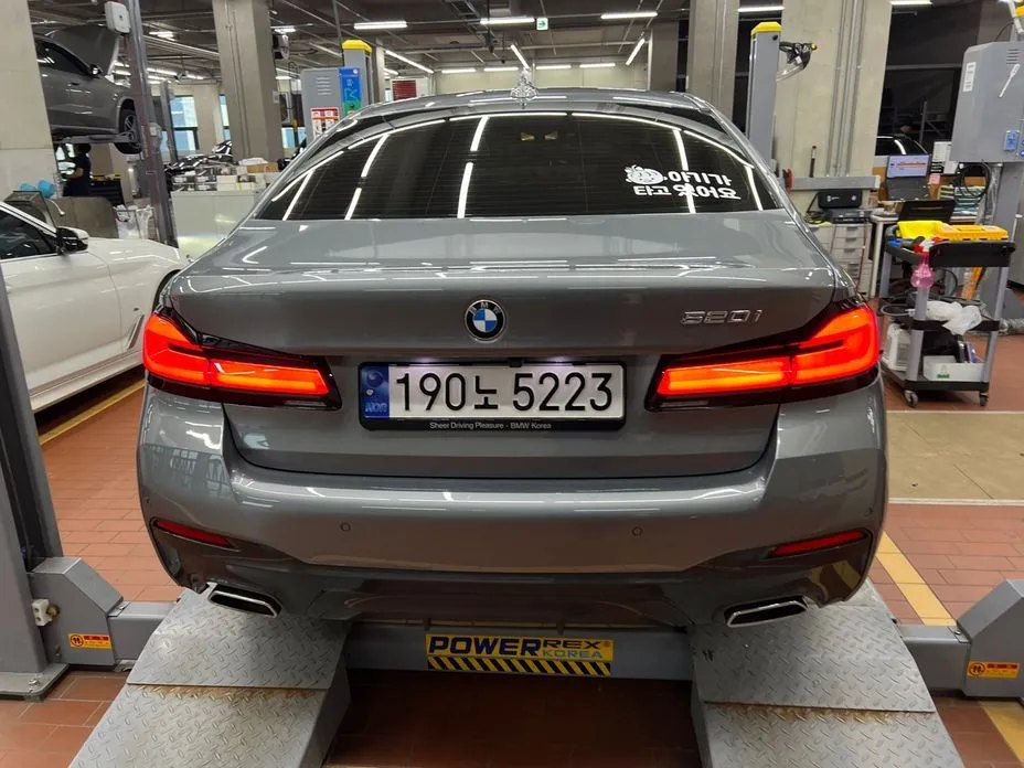 BMW 5-Series 2023 из KR, фото 3