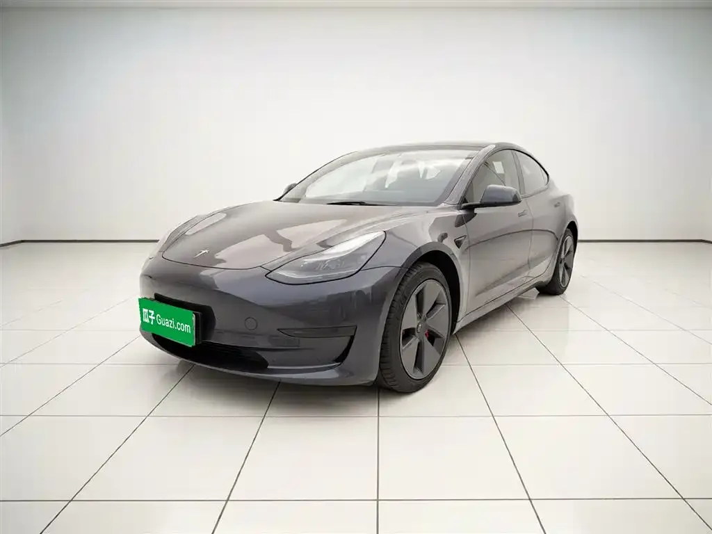 Tesla Model 3 — фото 1
