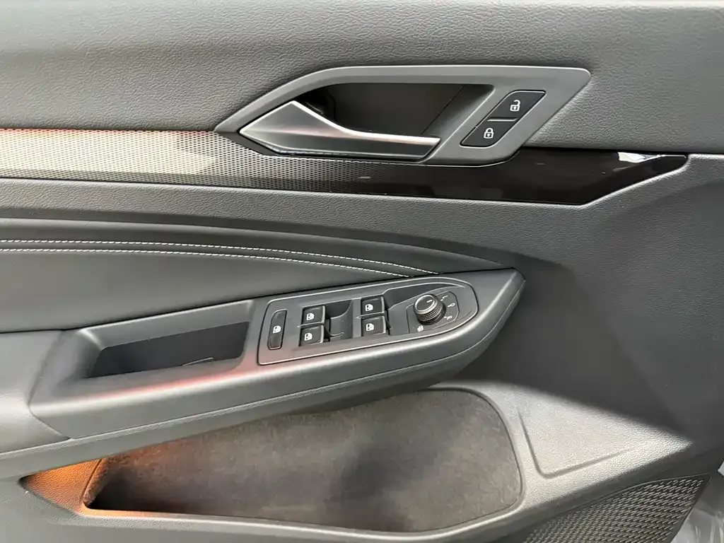 Volkswagen Golf 2022 из CN, фото 9
