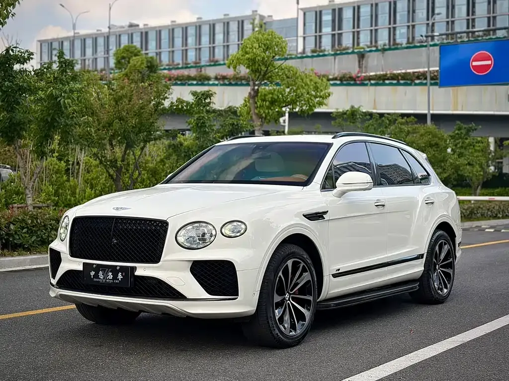 Bentley Bentayga — фото 1