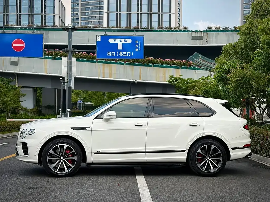 Bentley Bentayga — фото 6