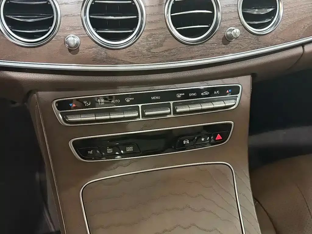 Mercedes-Benz E-Class 2023 из CN, фото 3