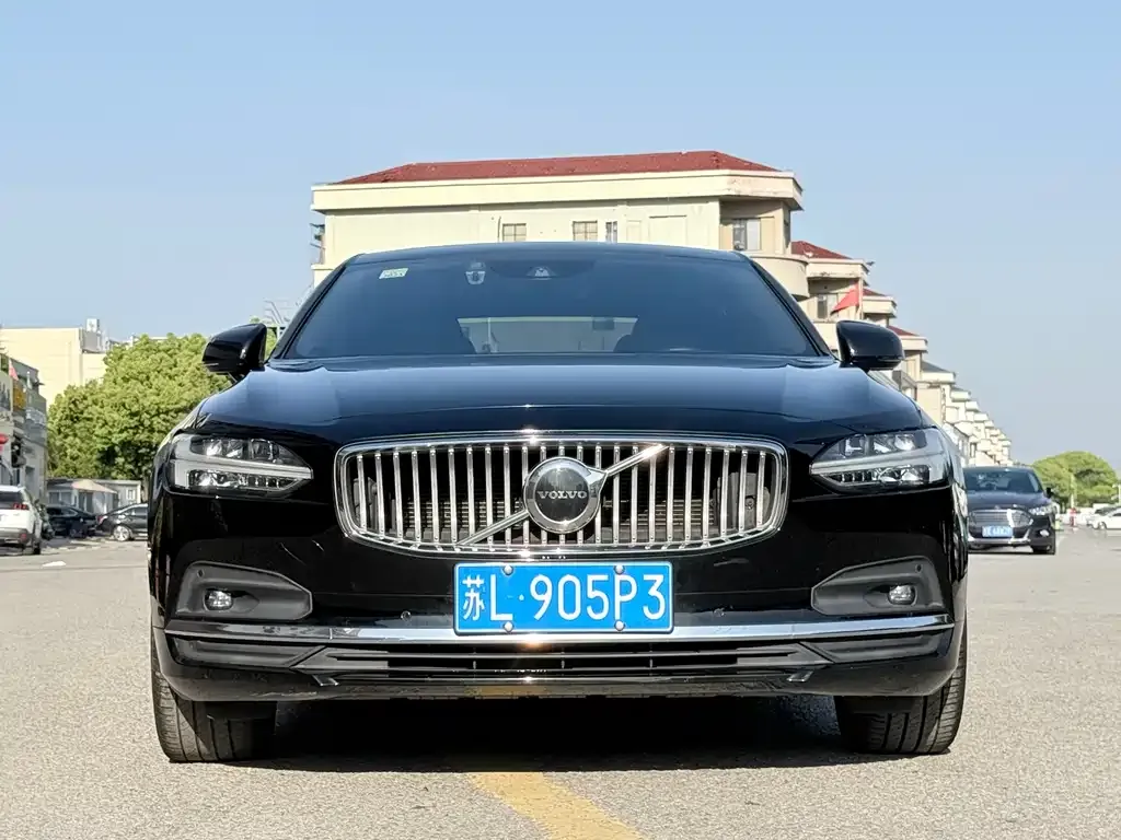Volvo S90 — фото 1