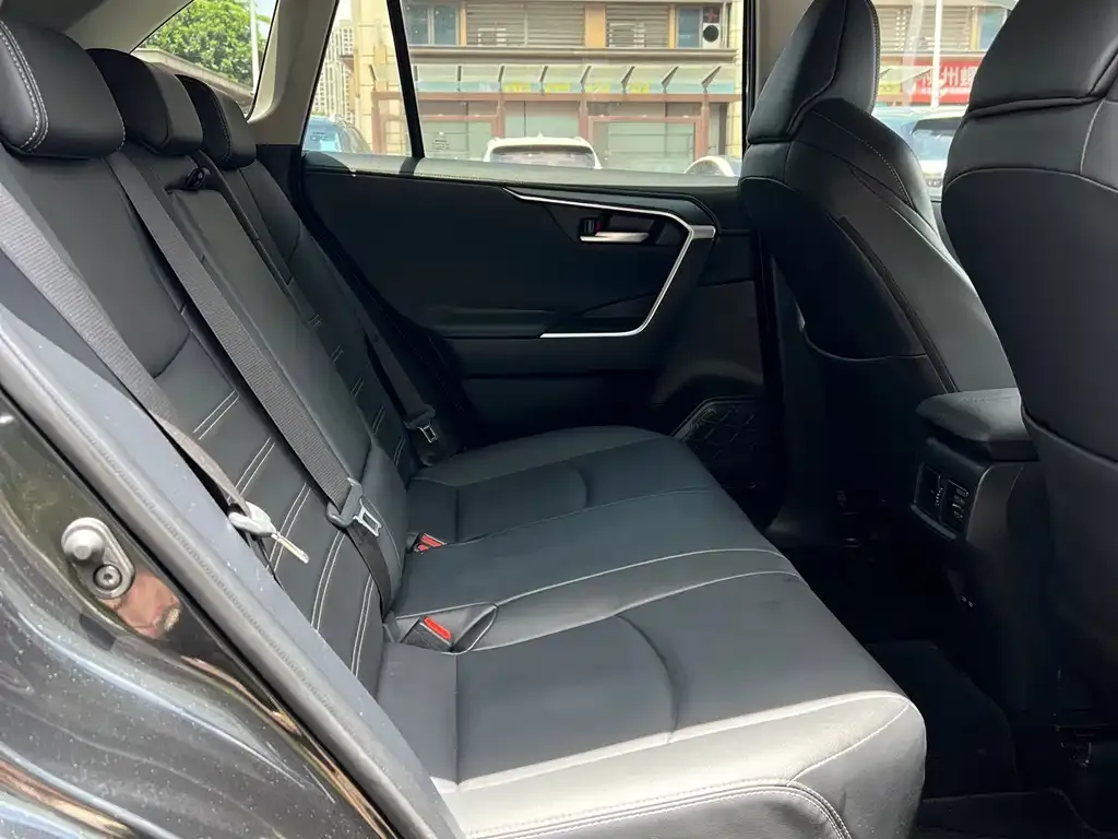 Toyota Wildlander 2023 из CN, фото 3