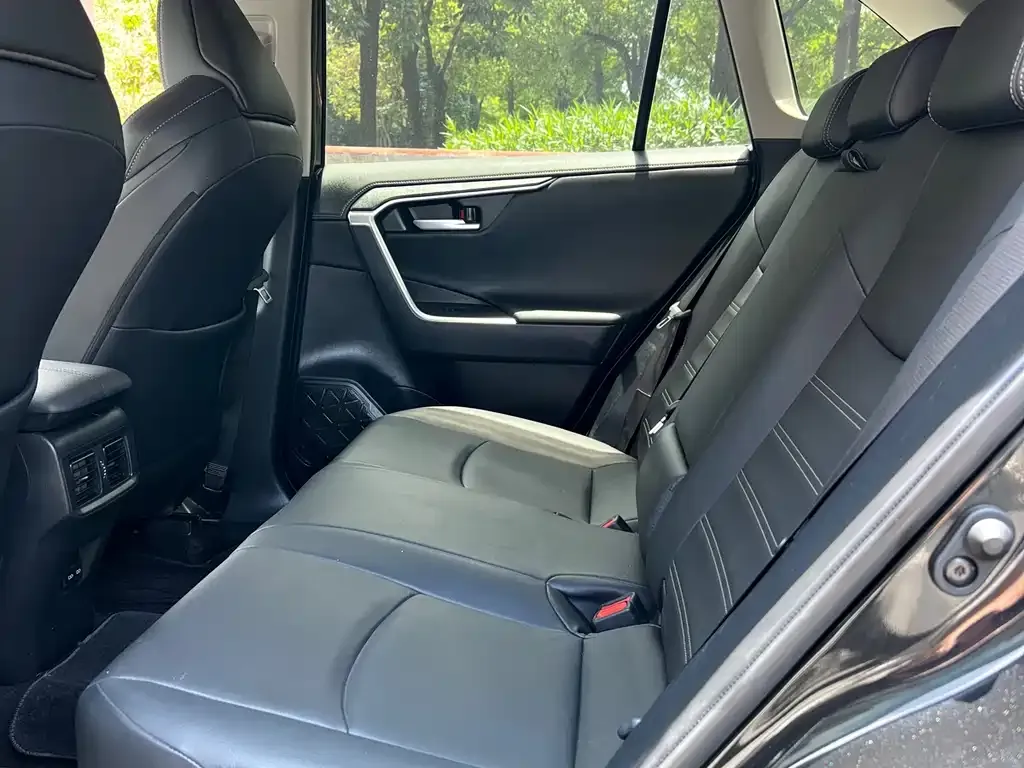 Toyota Wildlander 2023 из CN, фото 2