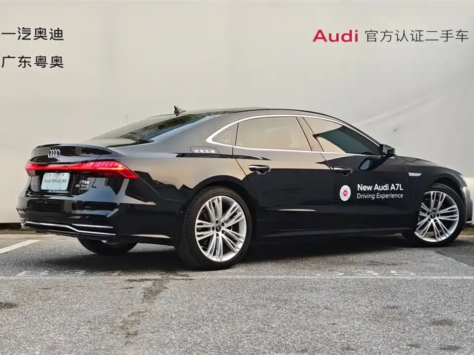 Audi A7L — фото 8